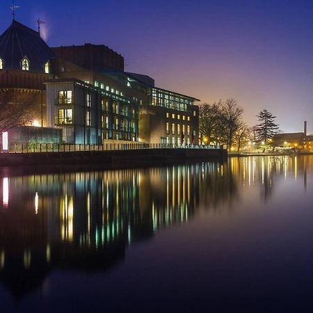 CC - Central Location Top Floor 2 Bed Deluxe Modern Apartment Stratford-upon-Avon Buitenkant foto