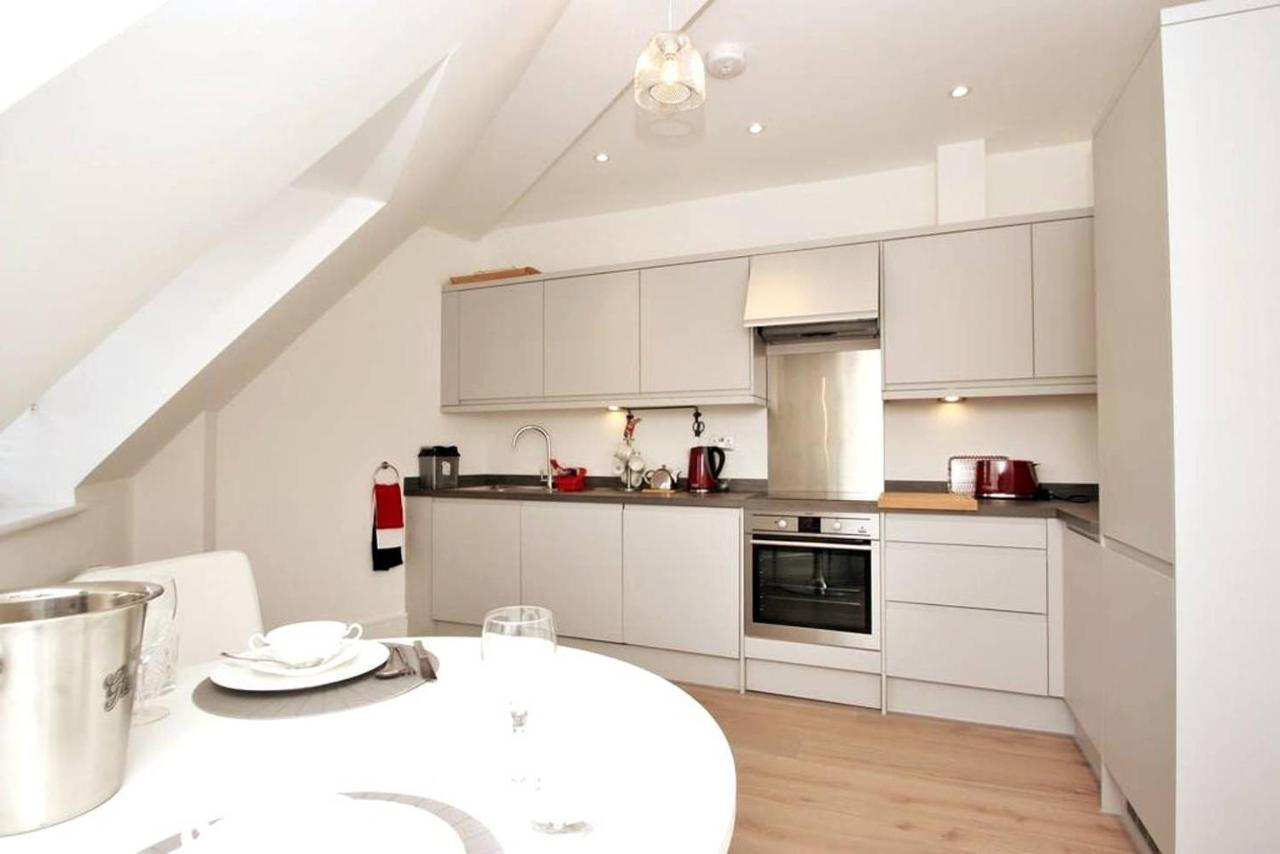 CC - Central Location Top Floor 2 Bed Deluxe Modern Apartment Stratford-upon-Avon Buitenkant foto